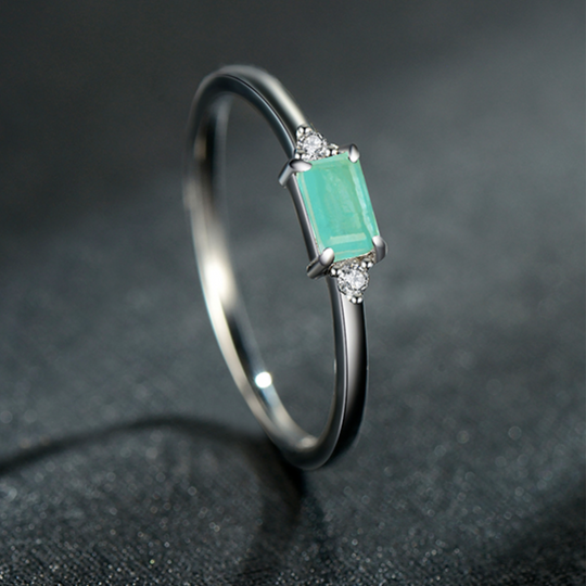 Solitaire Ring with Paraíba Tourmaline in Silver