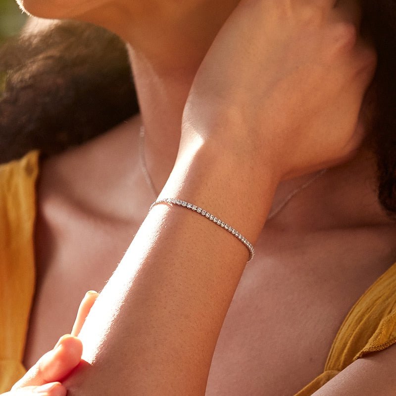 Trendy Adjustable Bracelet with Cubic Zirconia in Silver